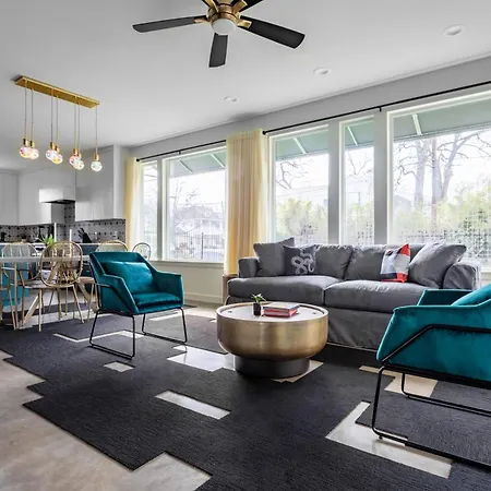 Villa Two House Corner Compound Rainey St - 6Min Walk
